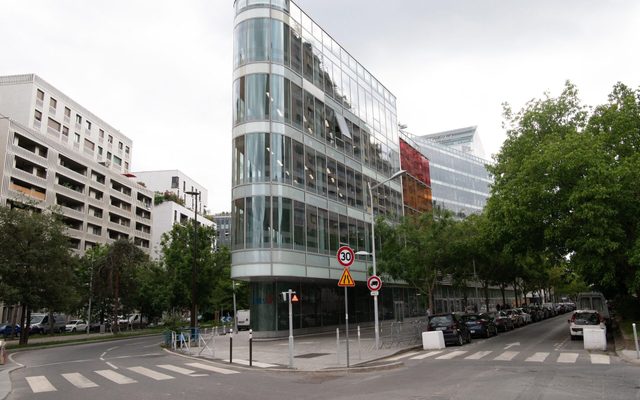 In Situ, Boulogne-Billancourt, France. Ex-French headquarters of Vinci Promotion Immobilière